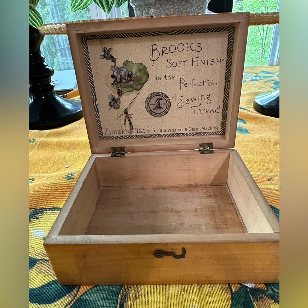 Brooks Rare Antique Brooks Soft Finish Sewing Thread Small Wooden Box GUC